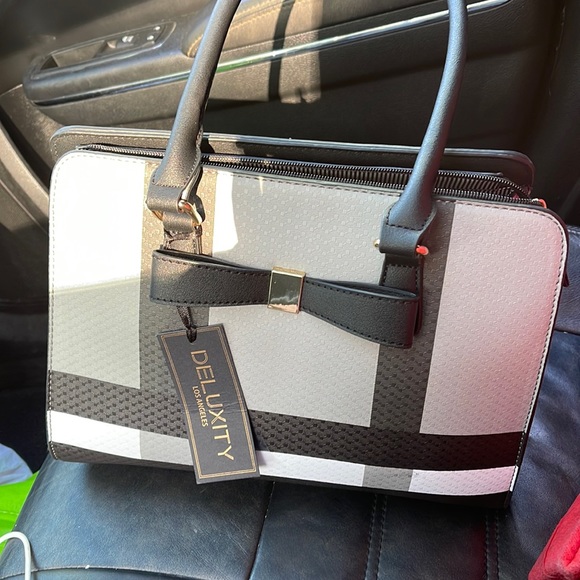 PurseN Handbags - Nice DELUXITY PURSE from  Los Angeles very nice an luxury